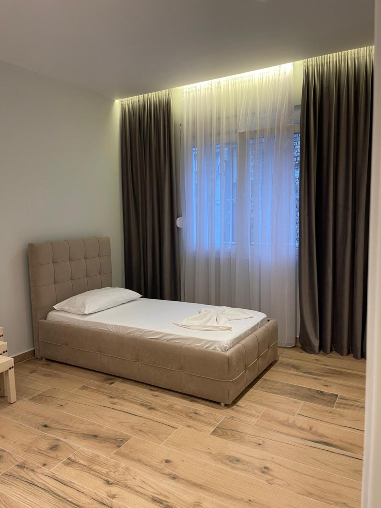 Leonard'S Apartment Durres Exterior photo